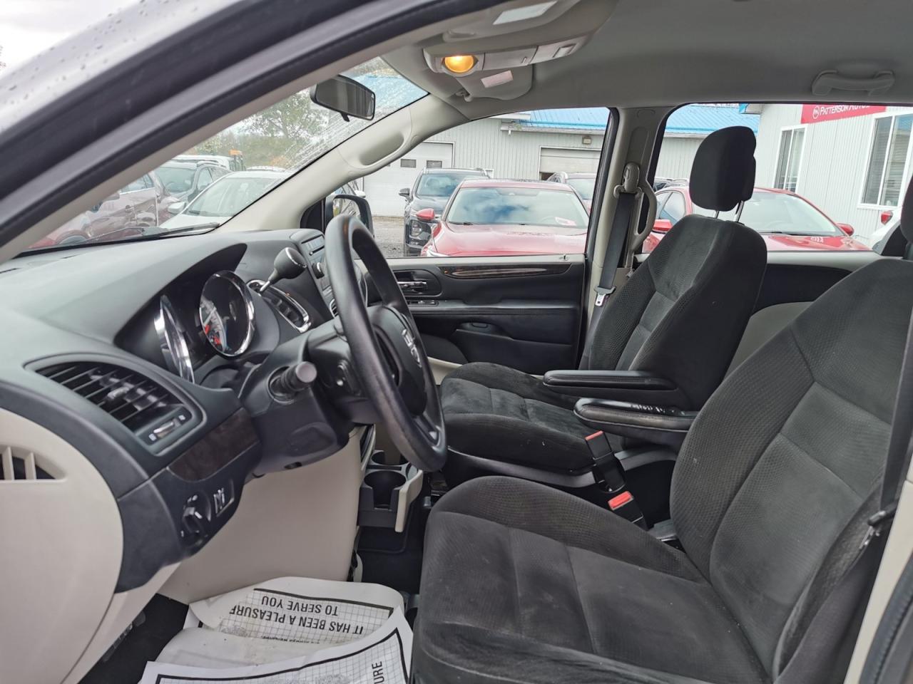 2016 Dodge Grand Caravan SE - Photo #9