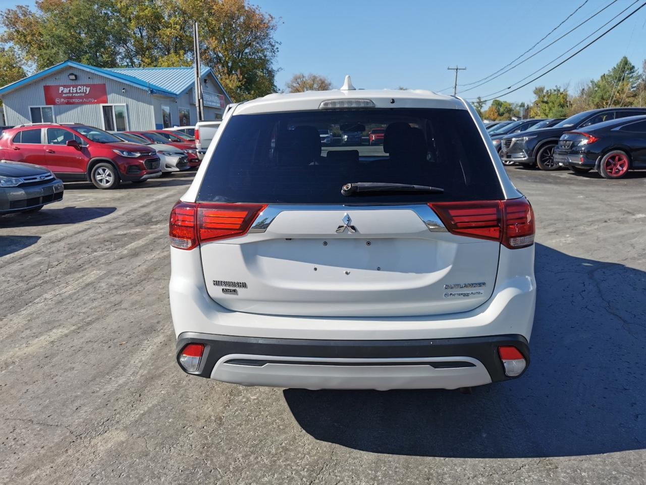 2019 Mitsubishi Outlander SE AWC - Photo #6