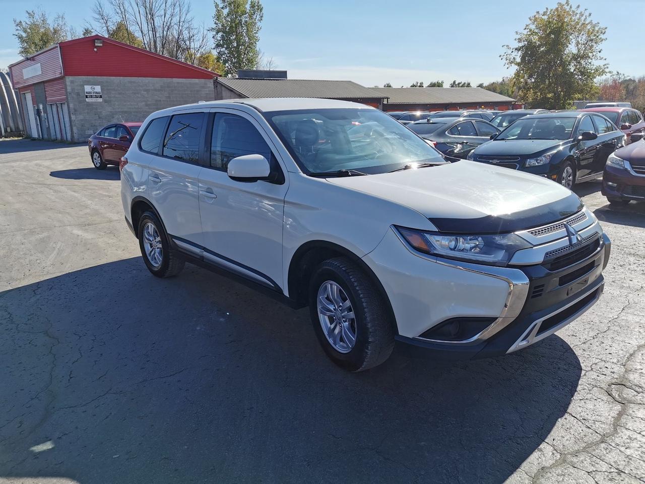2019 Mitsubishi Outlander SE AWC Photo2