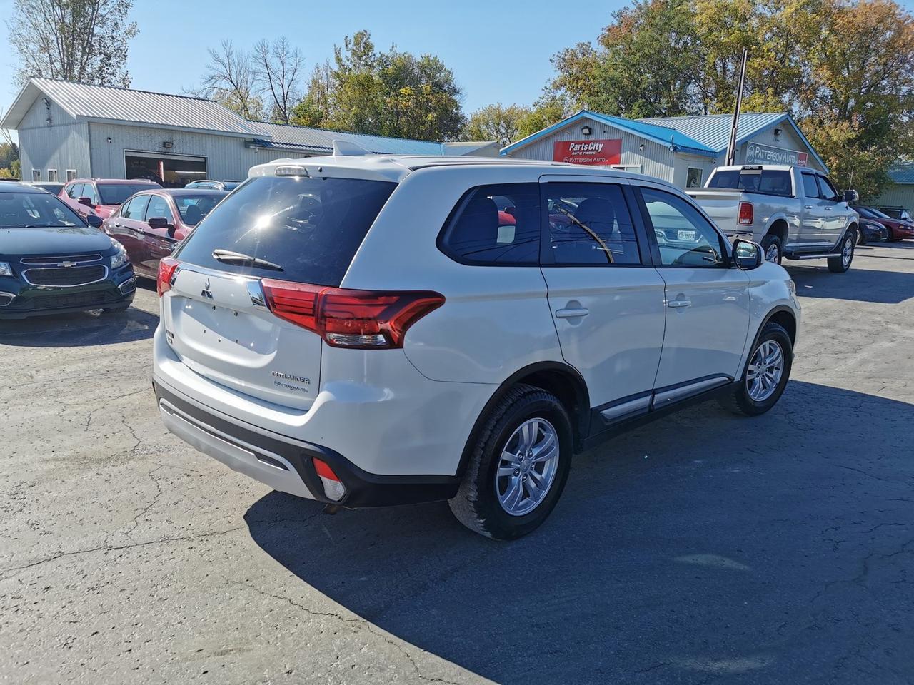 2019 Mitsubishi Outlander SE AWC Photo4
