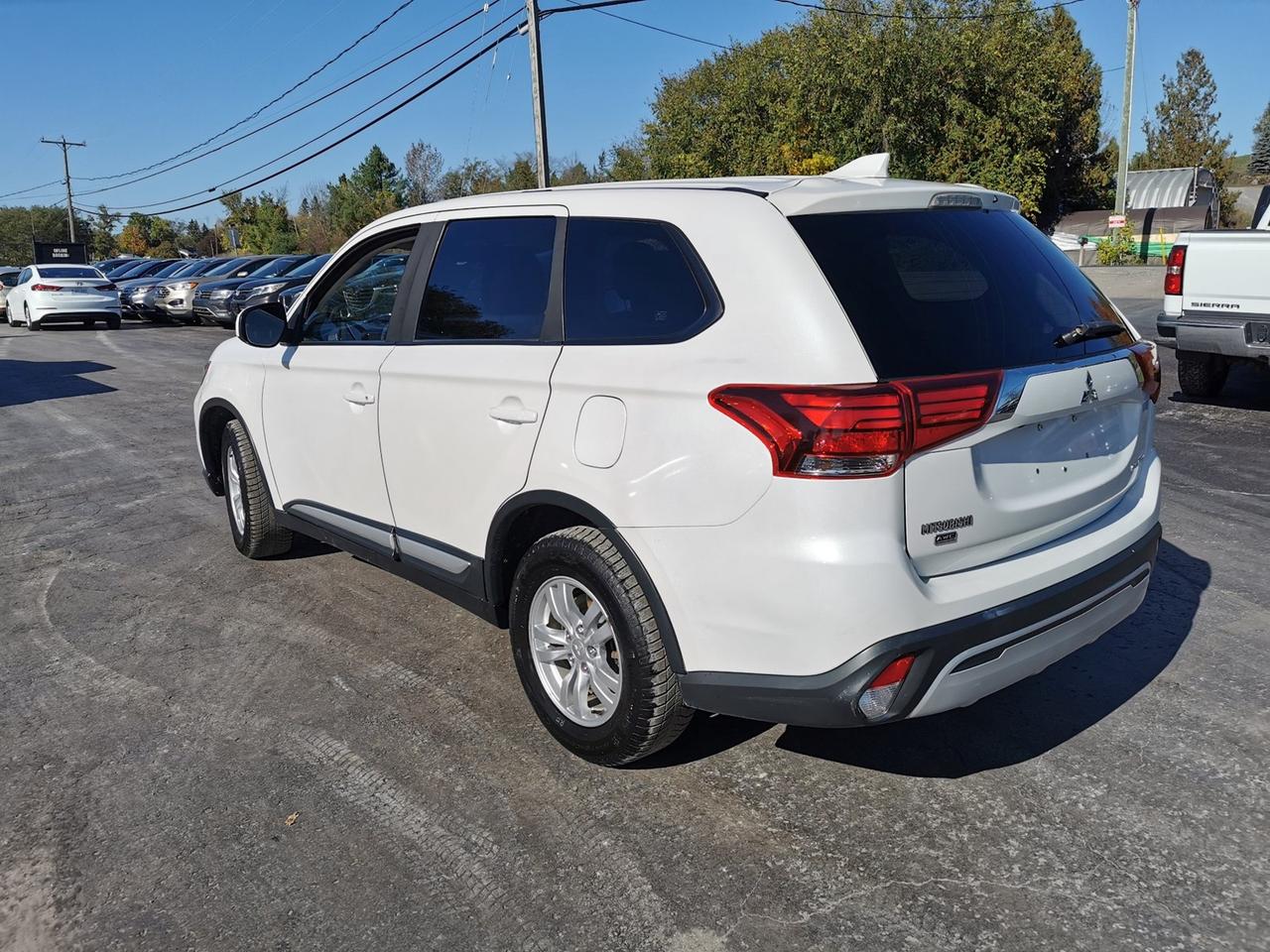 2019 Mitsubishi Outlander SE AWC Photo