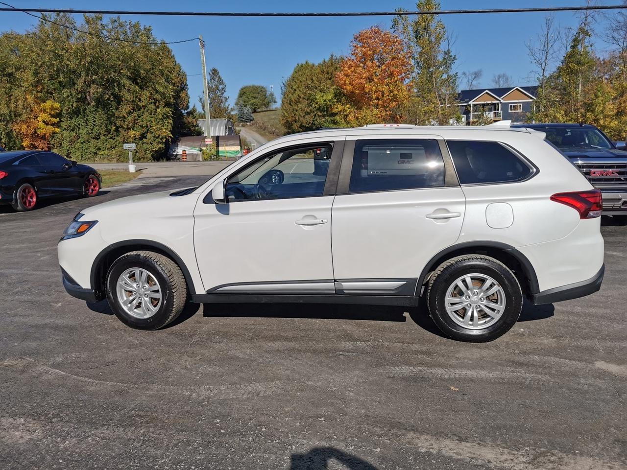 2019 Mitsubishi Outlander SE AWC Photo