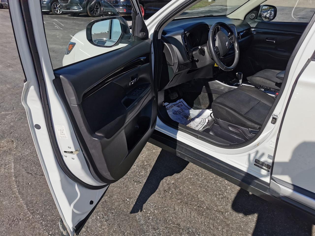 2019 Mitsubishi Outlander SE AWC Photo