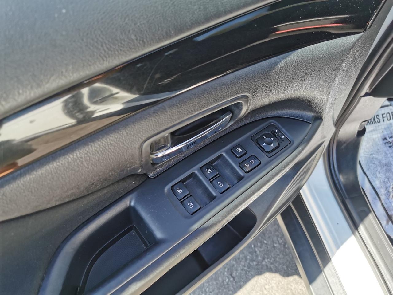 2019 Mitsubishi Outlander SE AWC Photo