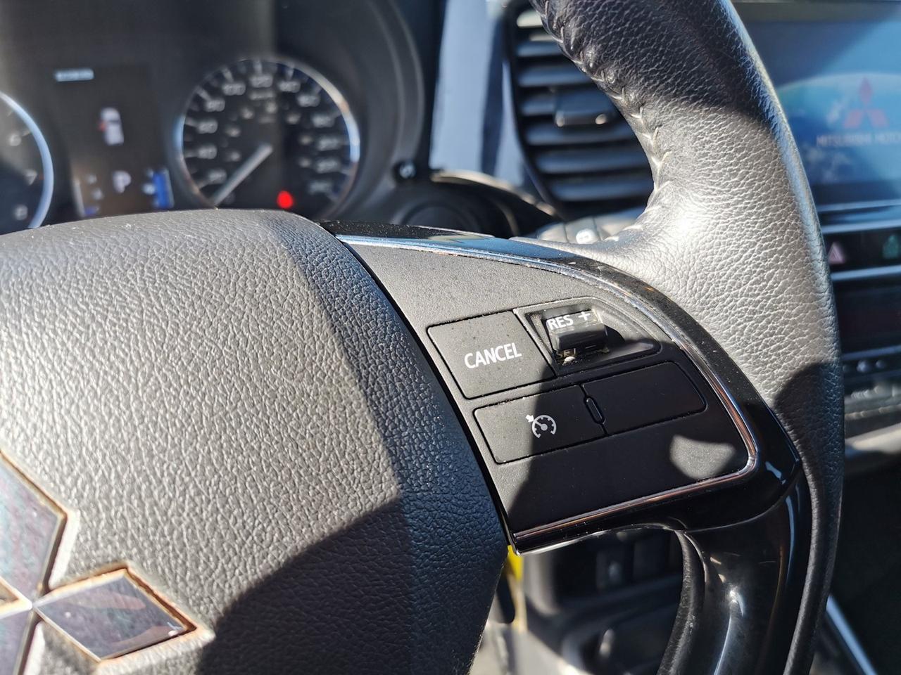 2019 Mitsubishi Outlander SE AWC Photo