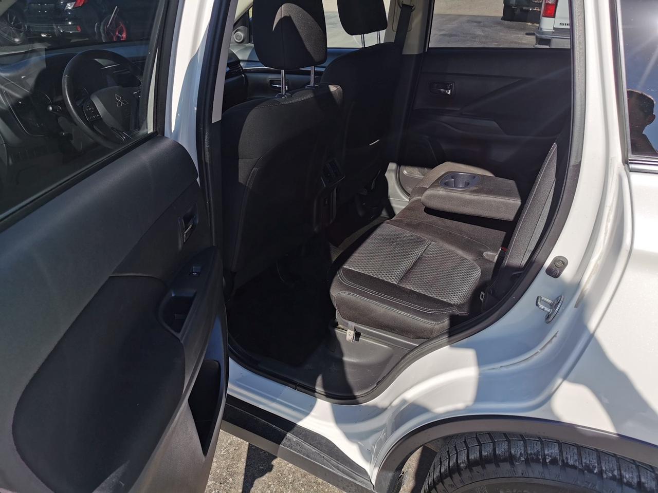 2019 Mitsubishi Outlander SE AWC Photo