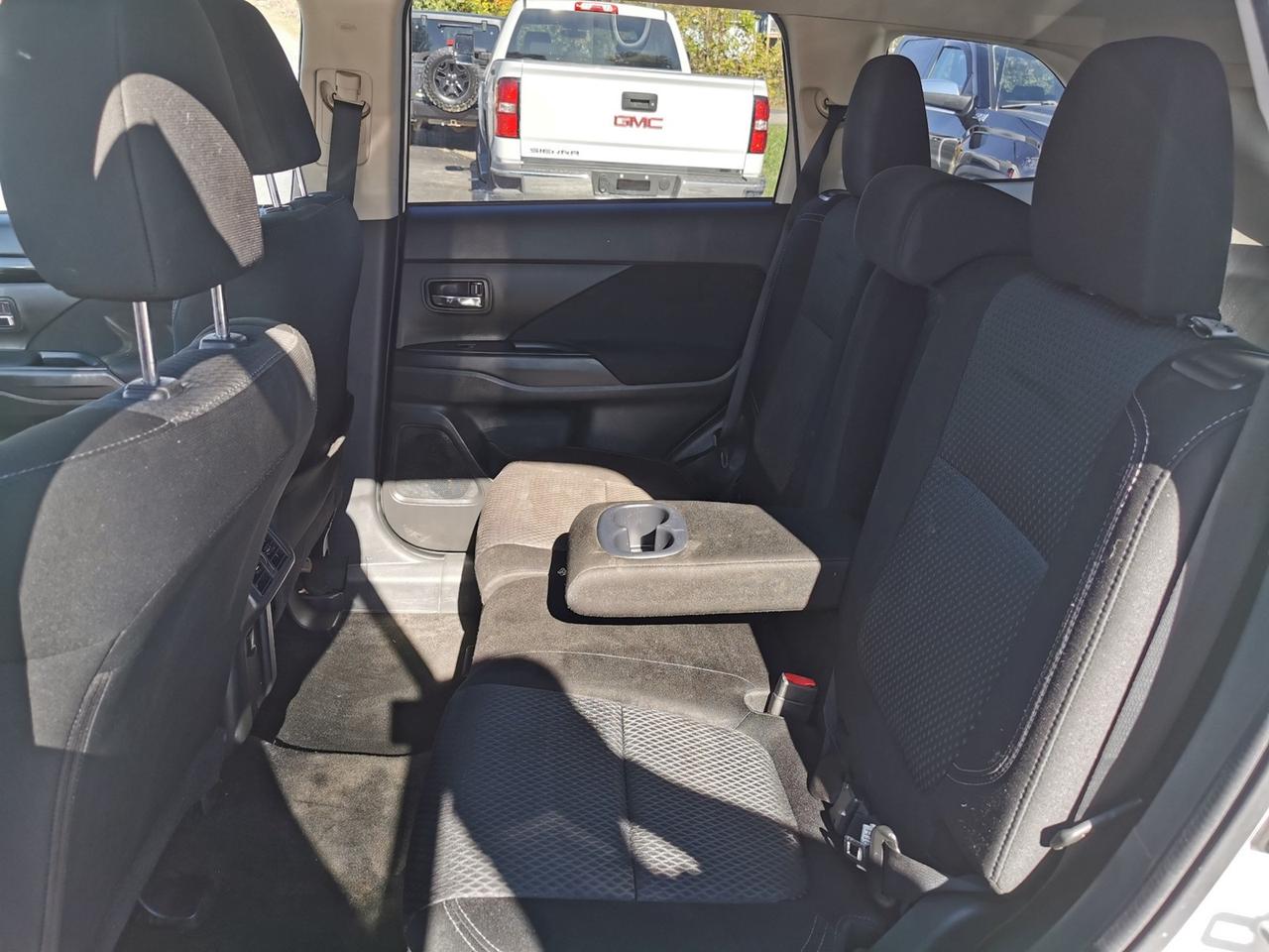 2019 Mitsubishi Outlander SE AWC Photo