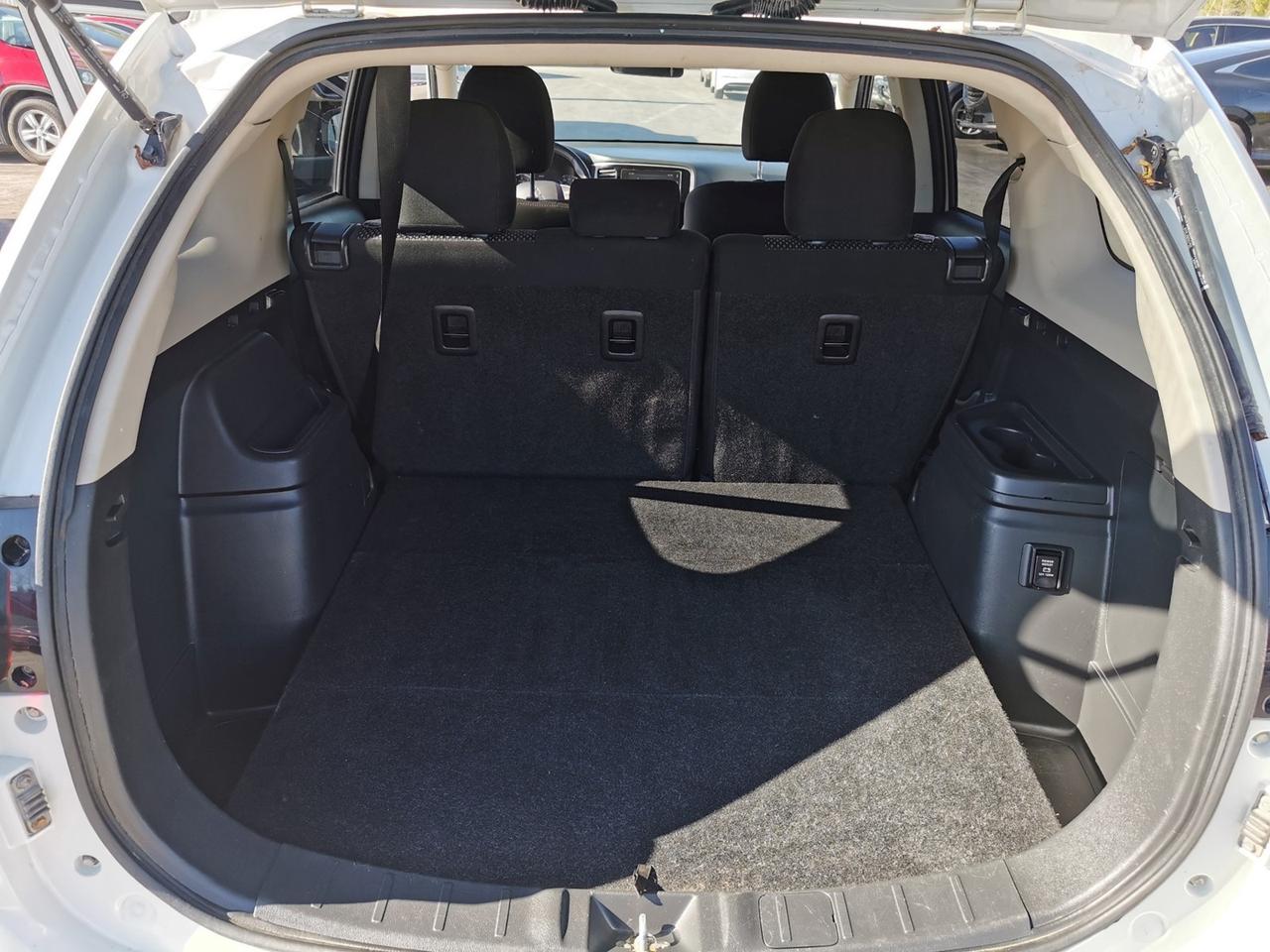 2019 Mitsubishi Outlander SE AWC Photo