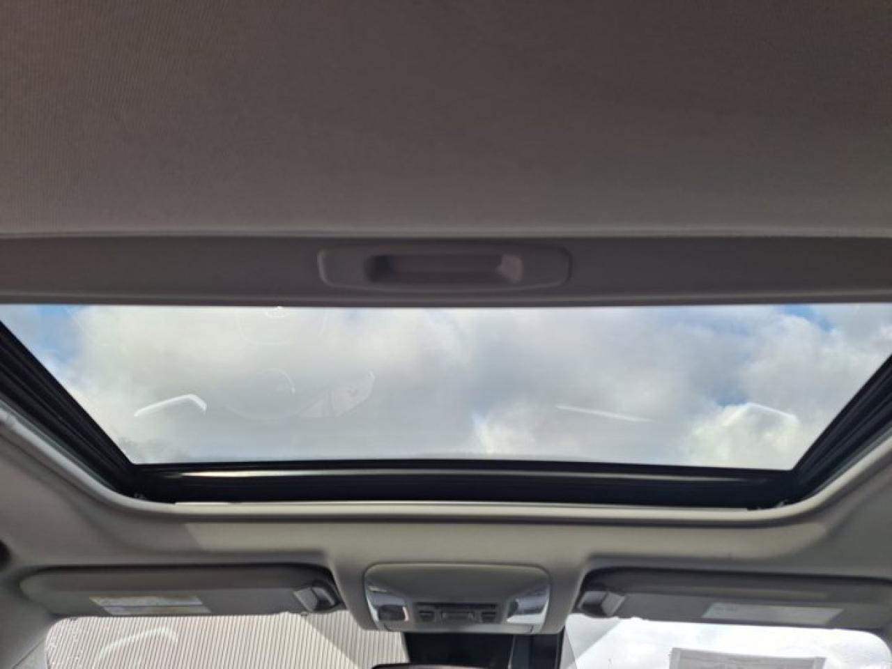 2022 Toyota RAV4 XLE AWD | Leather | Sunroof | Heated Wheel + Seats | CarPlay + Android | Rear Camera | and More ! Photo