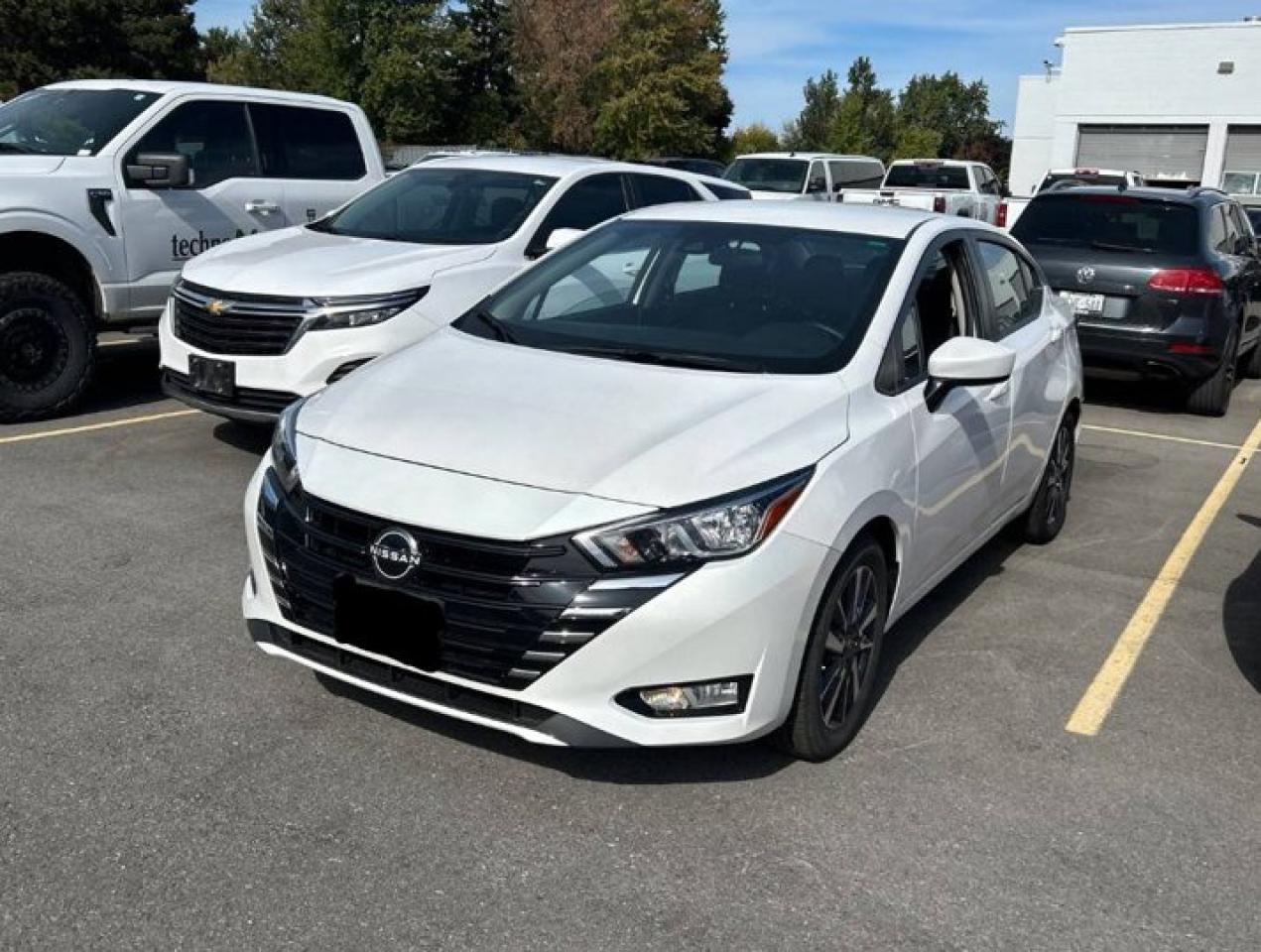 Used 2023 Nissan Versa SV | Heated Seats | Blind Spot | CarPlay | Reverse Cam | Wireless Charger | and More ! for sale in Guelph, ON