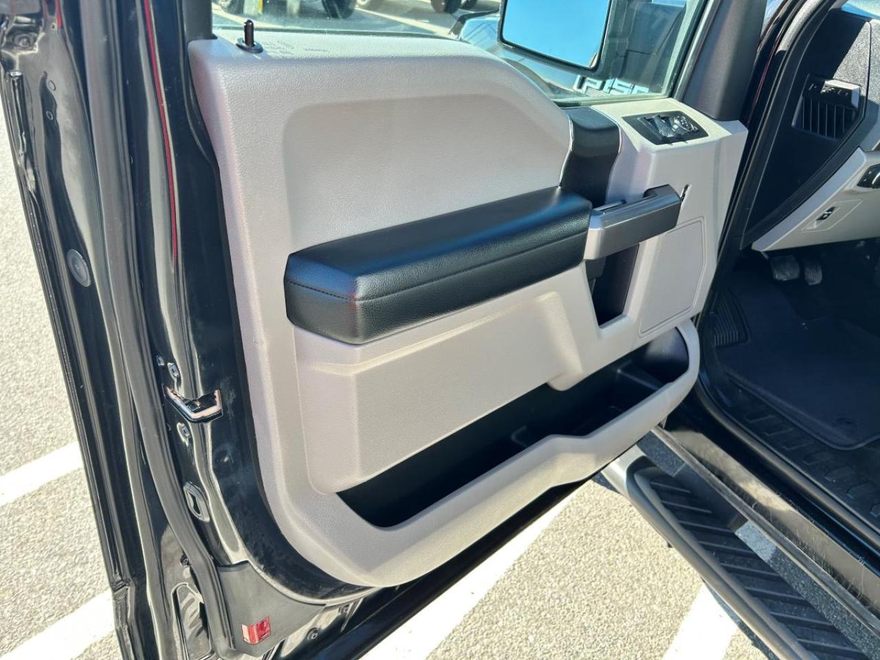 2020 Ford F-150 XLT Photo