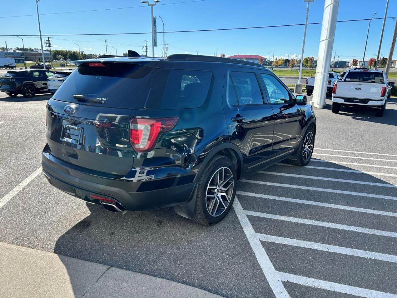 2017 Ford Explorer SPORT Photo4