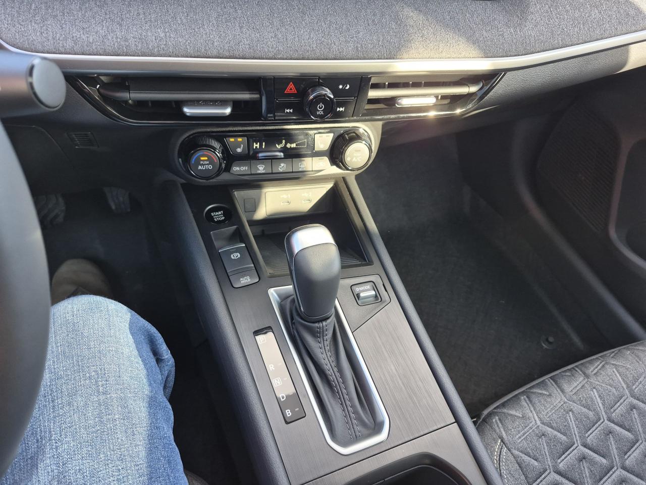 2026 Nissan Kicks SV PREMIUM Photo10