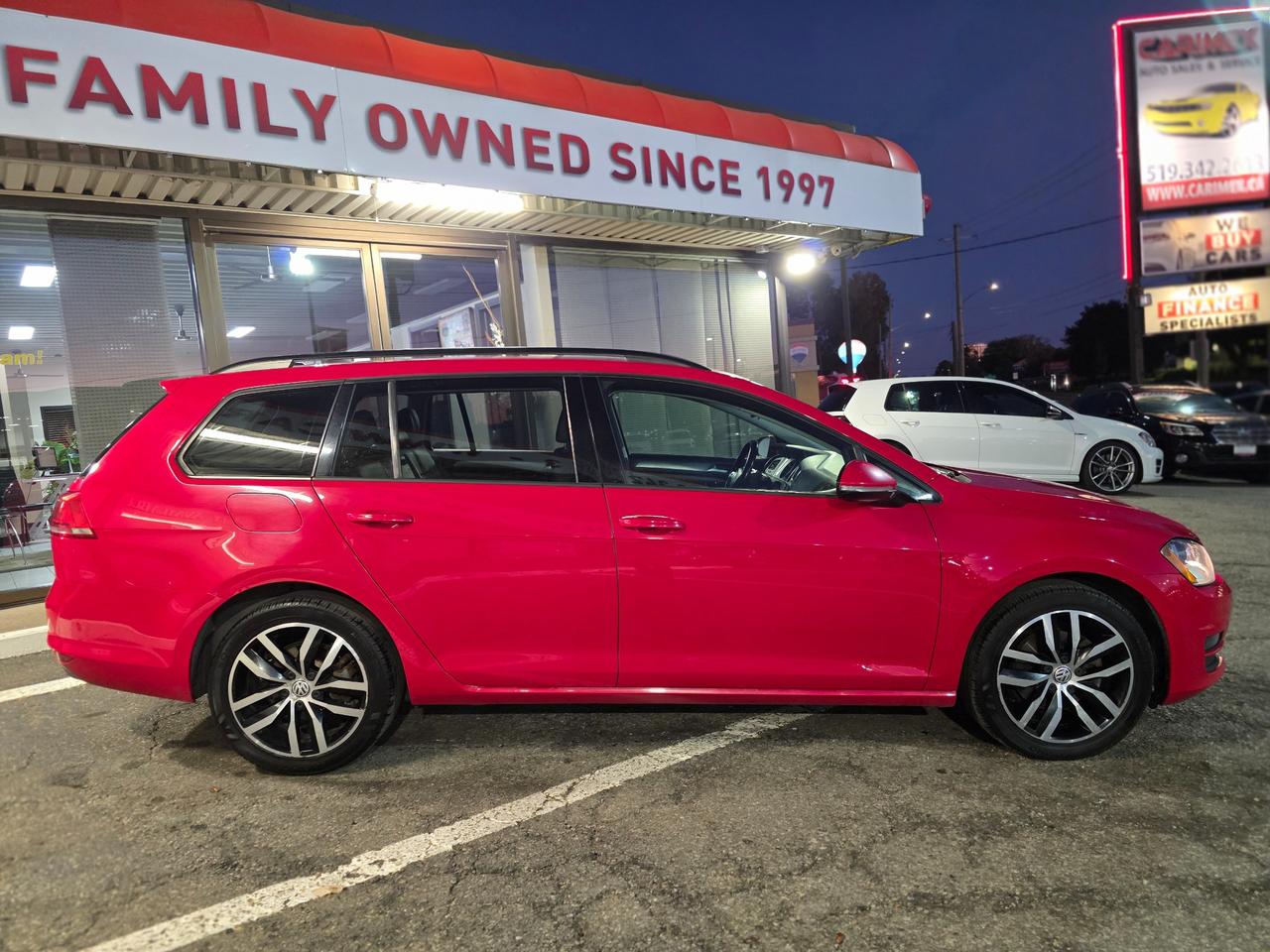 2017 Volkswagen Golf Sportwagen 1.8 TSI Comfortline AWD | Sunroof | BSM | Leather | Backup Camera | Photo