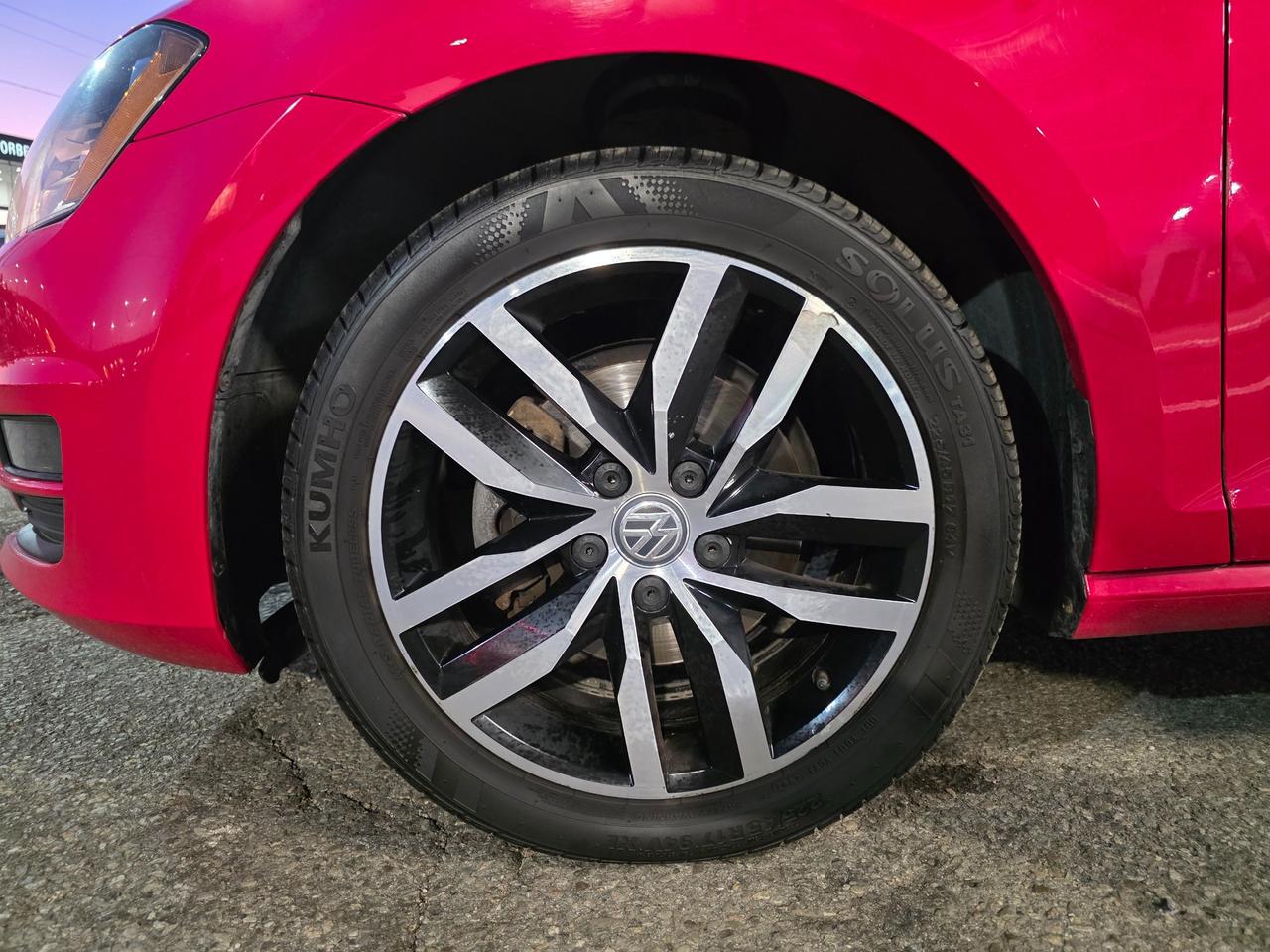 2017 Volkswagen Golf Sportwagen 1.8 TSI Comfortline AWD | Sunroof | BSM | Leather | Backup Camera | Photo