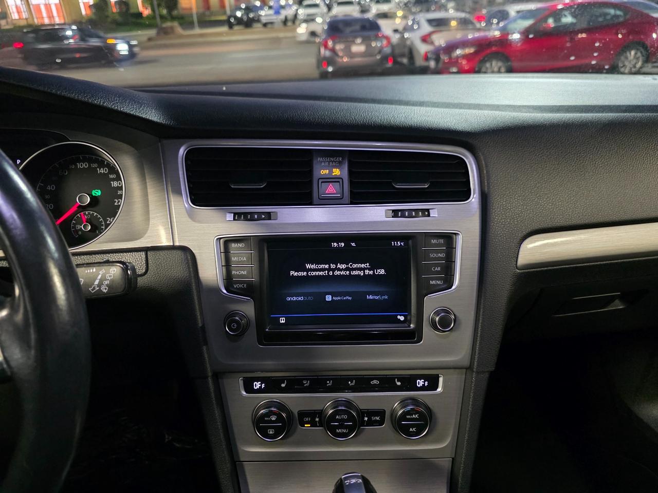 2017 Volkswagen Golf Sportwagen 1.8 TSI Comfortline AWD | Sunroof | BSM | Leather | Backup Camera | Photo