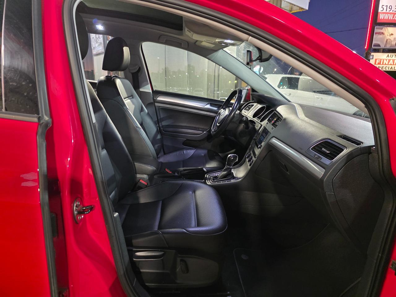 2017 Volkswagen Golf Sportwagen 1.8 TSI Comfortline AWD | Sunroof | BSM | Leather | Backup Camera | Photo