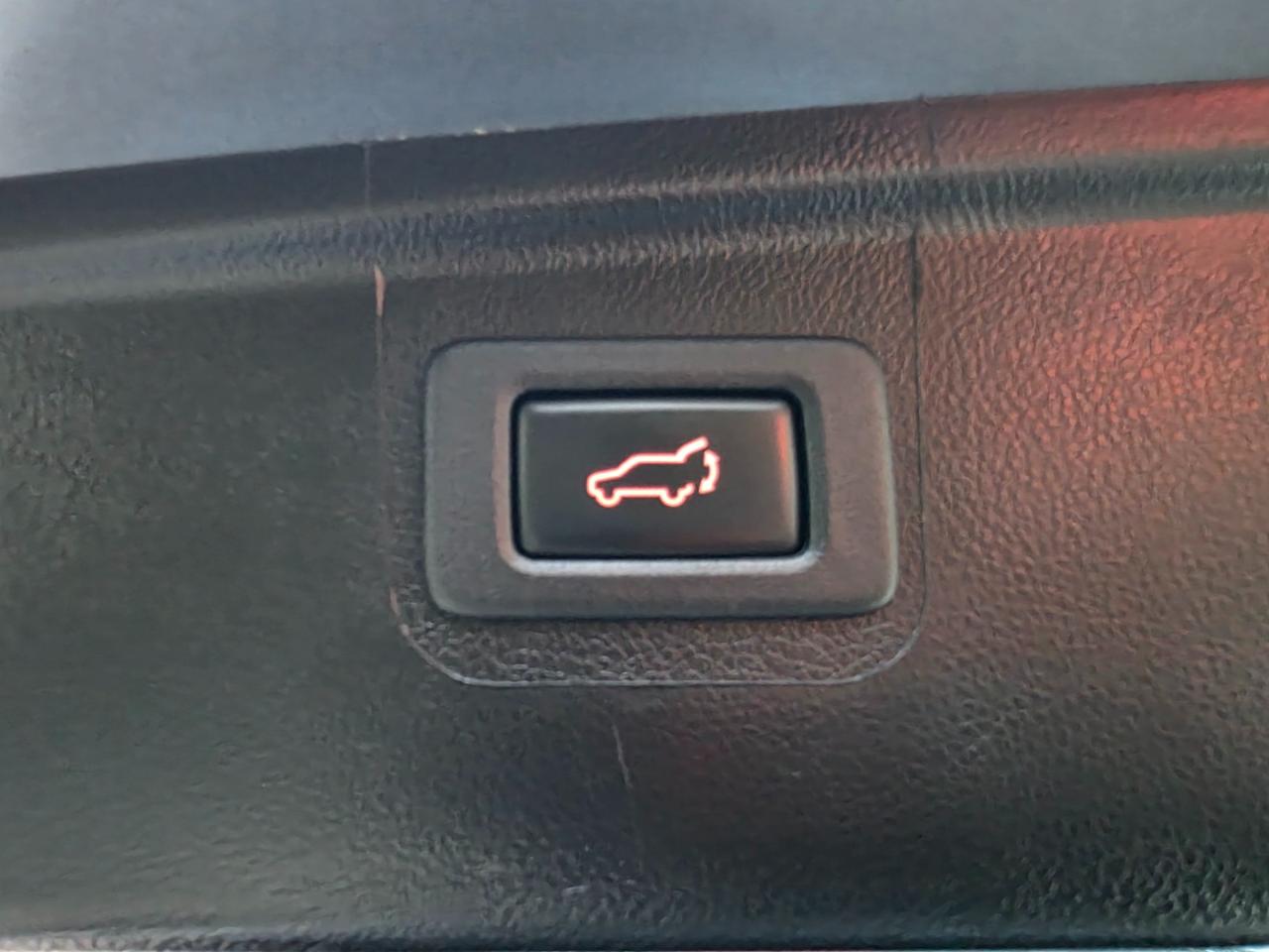 2018 Subaru Outback 3.6R Touring 3.6L | Sunroof | BSM | Apple Car Play | Android Auto | Backup Camera Photo