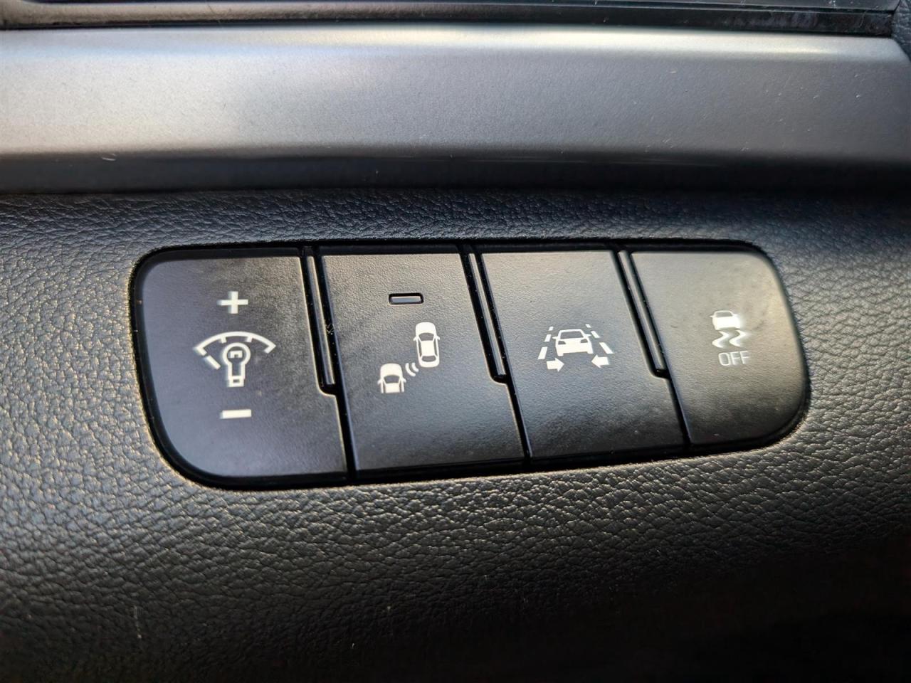 2018 Hyundai Elantra LIMITED - SUNROOF - LEATHER - TECH FEATS