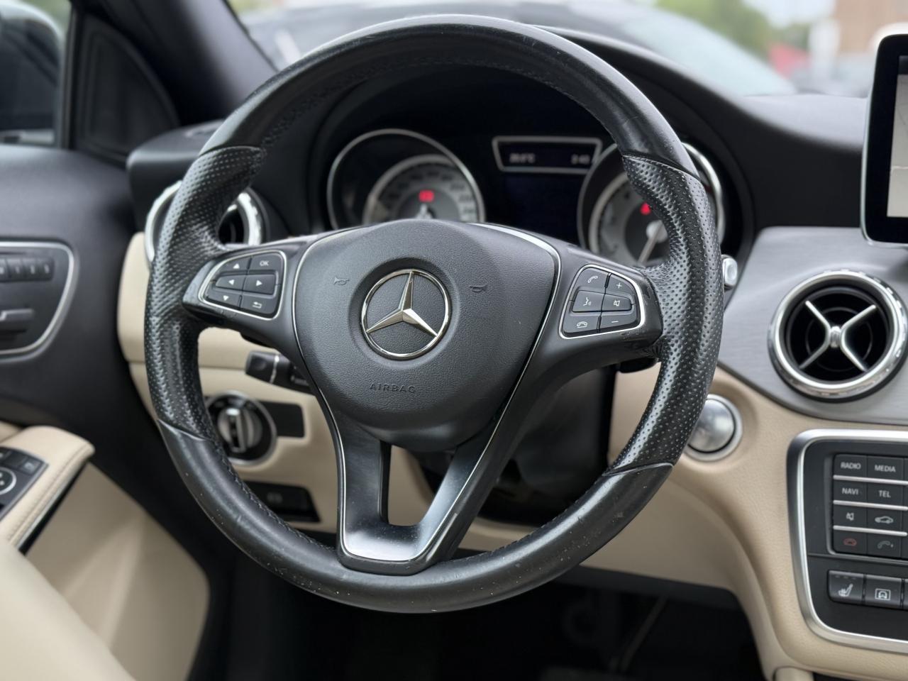 2016 Mercedes-Benz GLA 250 //AMG SPORT | PANO | LOADED Photo