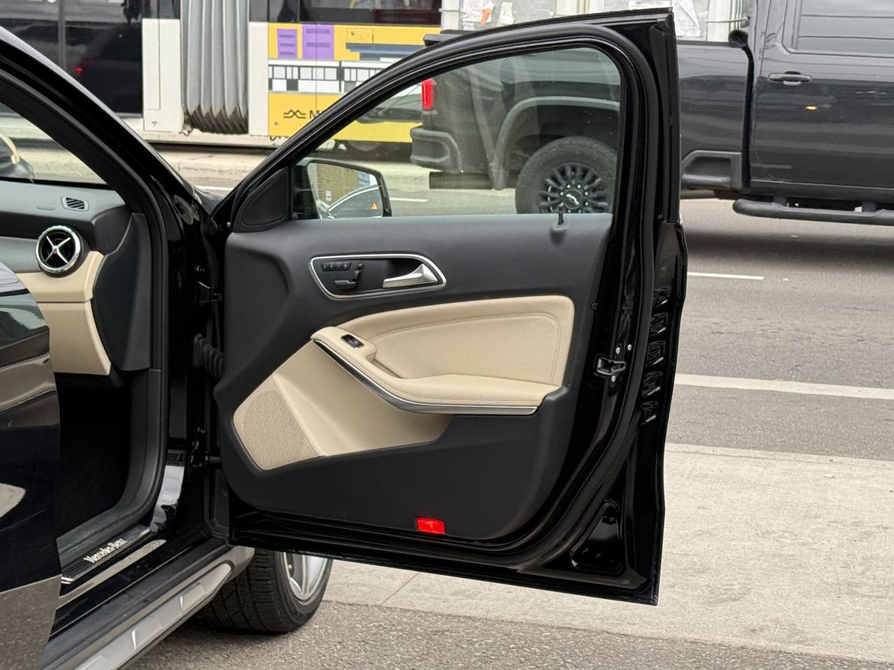 2016 Mercedes-Benz GLA 250 //AMG SPORT | PANO | LOADED Photo