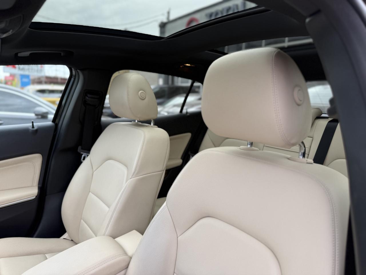 2016 Mercedes-Benz GLA 250 //AMG SPORT | PANO | LOADED Photo