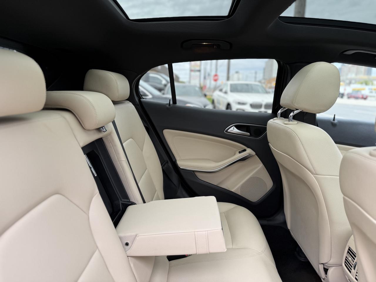 2016 Mercedes-Benz GLA 250 //AMG SPORT | PANO | LOADED Photo