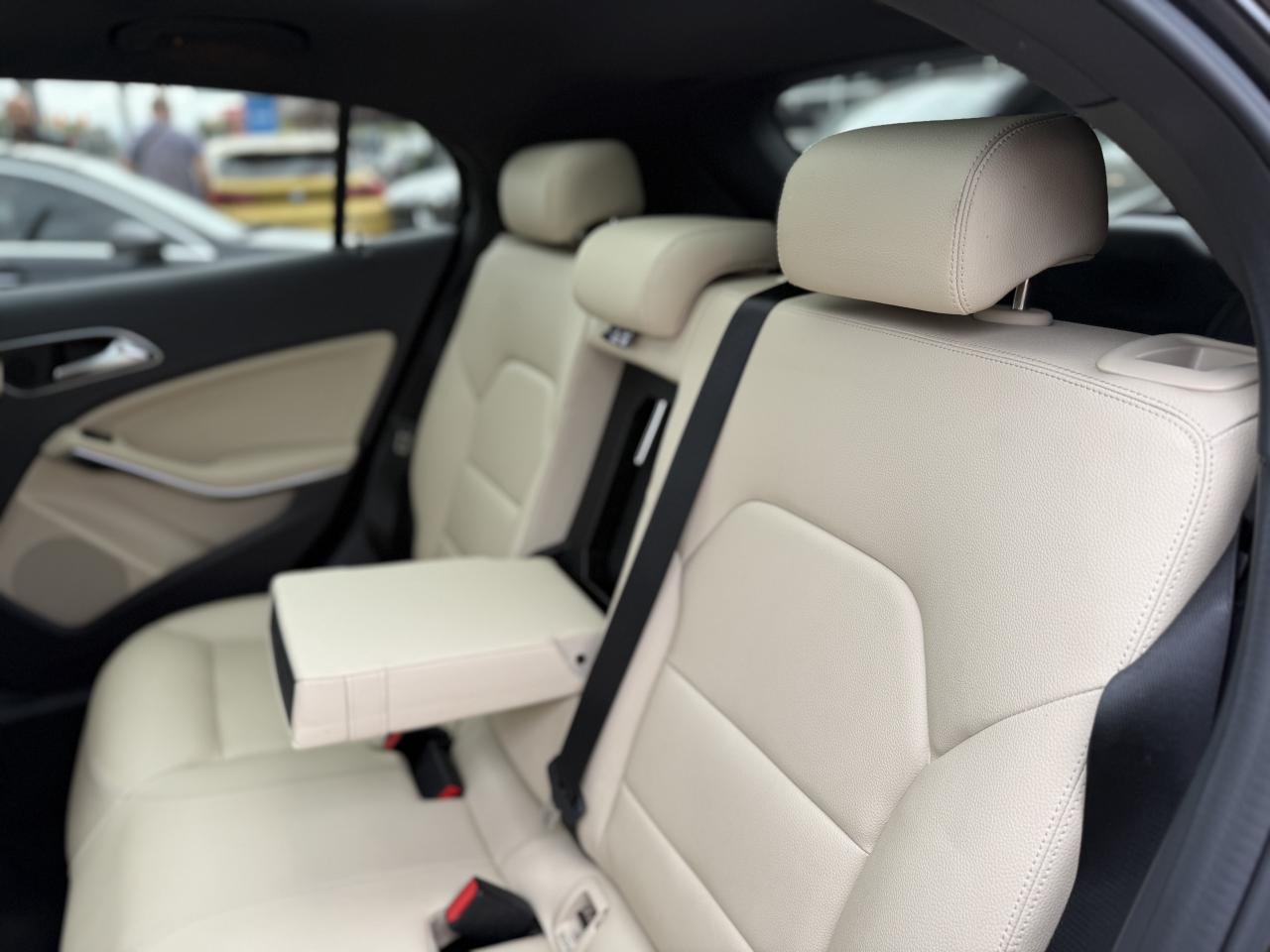 2016 Mercedes-Benz GLA 250 //AMG SPORT | PANO | LOADED Photo