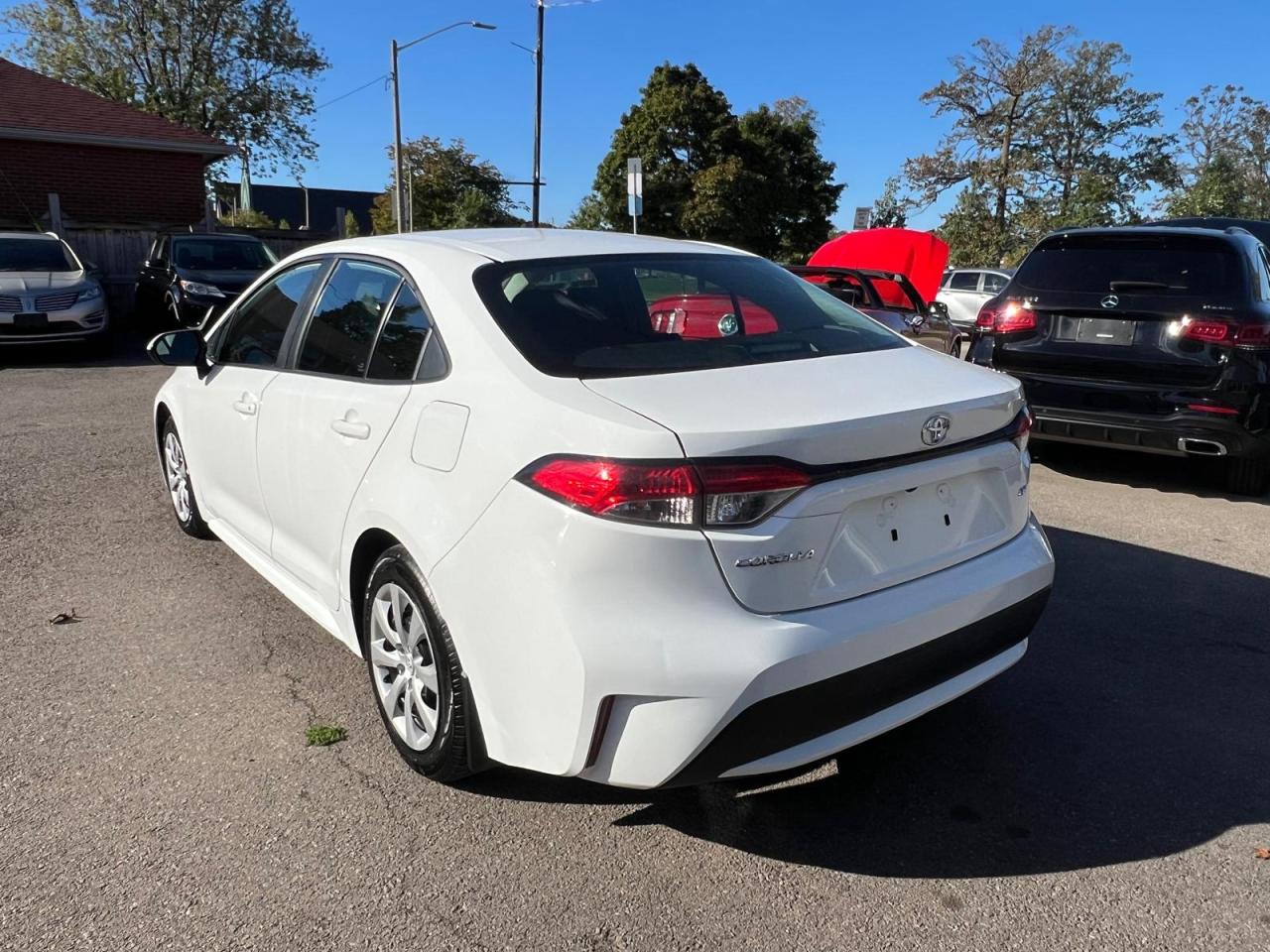 2022 Toyota Corolla LE Photo2