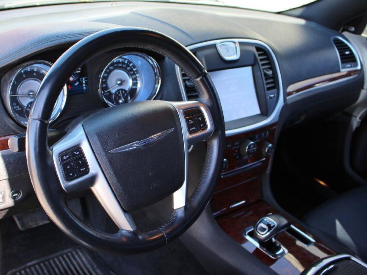 2012 Chrysler 300 Limited*RWD*Heated Leather*Moon Roof*BT*Rear Cam - Photo #11