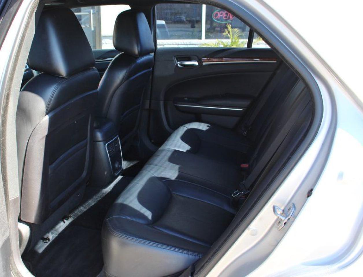 2012 Chrysler 300 Limited*RWD*Heated Leather*Moon Roof*BT*Rear Cam - Photo #16