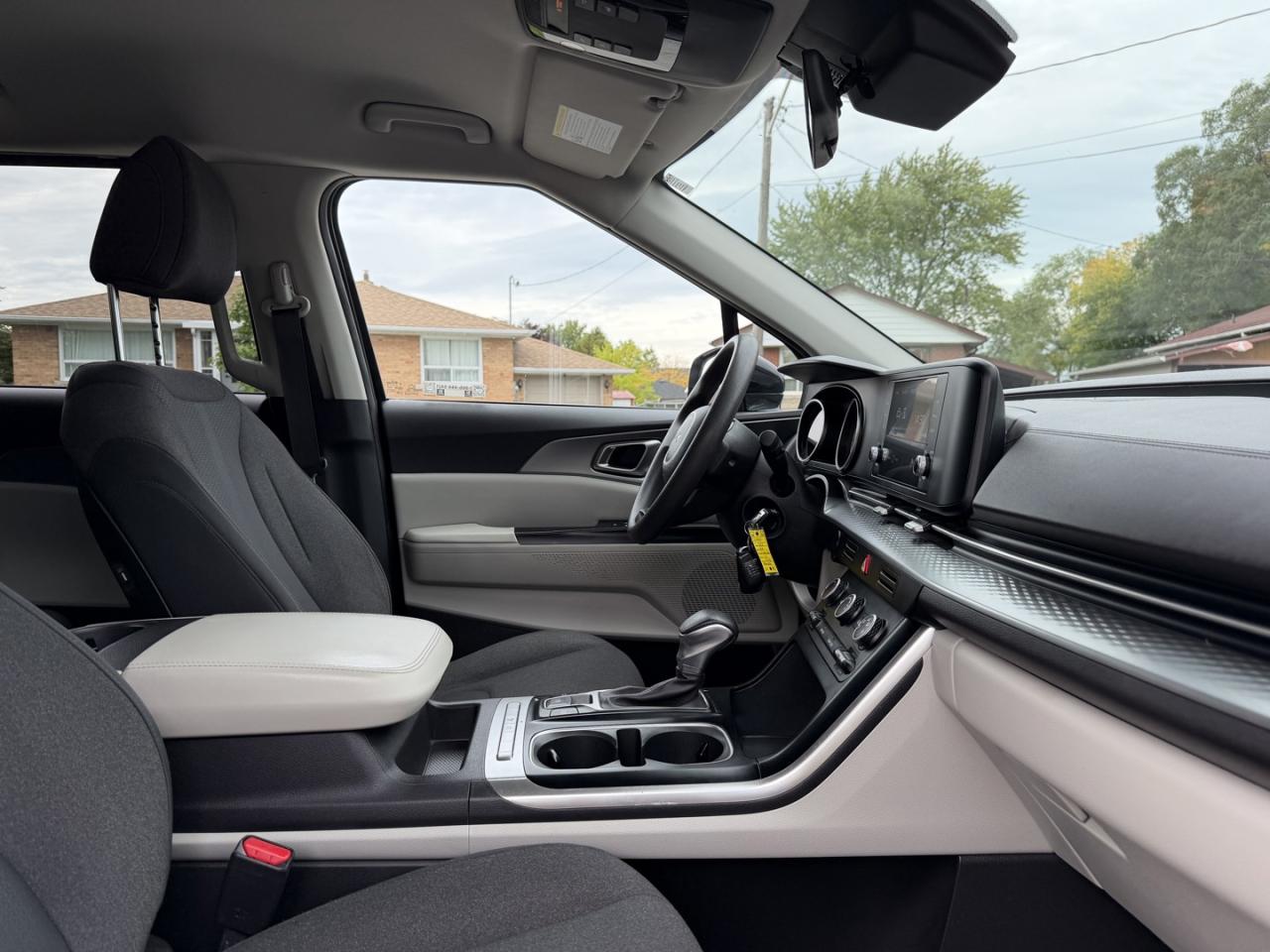 2022 Kia Carnival LX - Photo #9