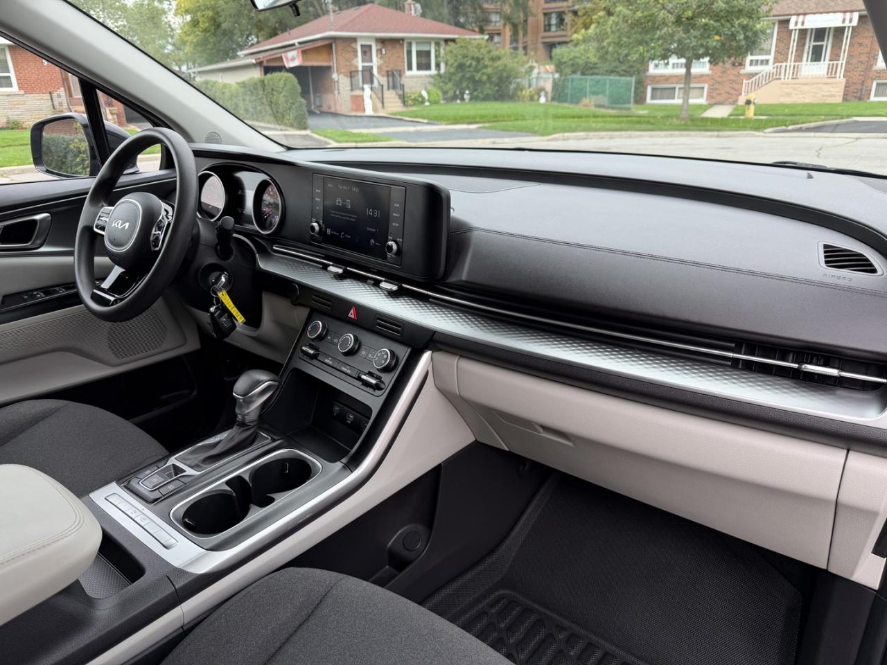 2022 Kia Carnival LX - Photo #10