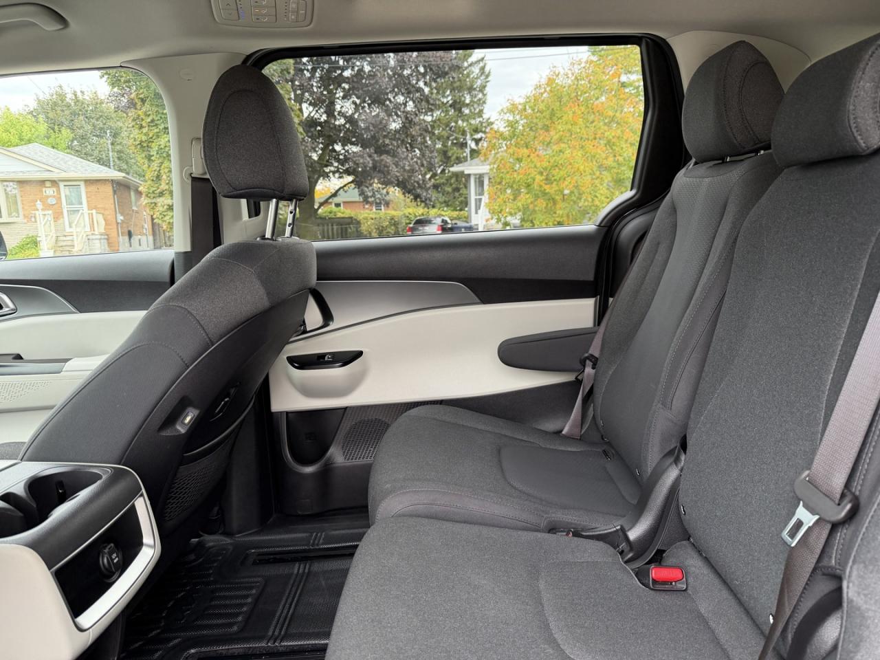 2022 Kia Carnival LX - Photo #11