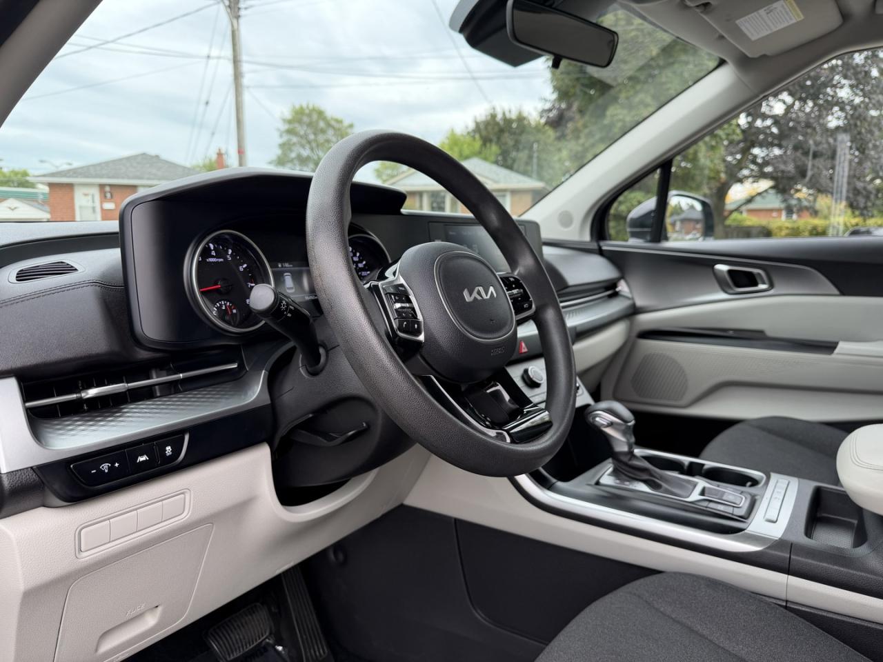 2022 Kia Carnival LX - Photo #15
