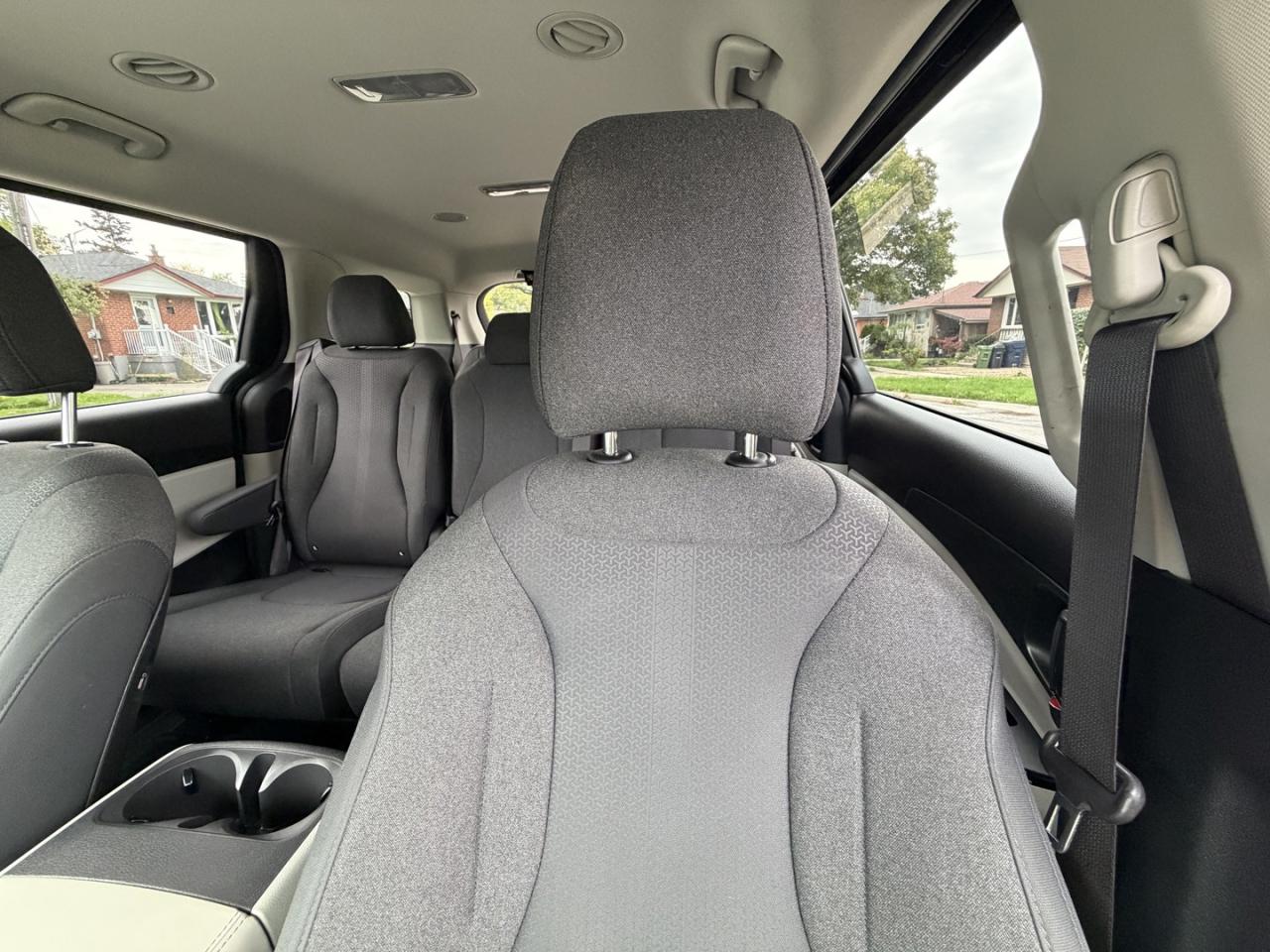2022 Kia Carnival LX - Photo #24
