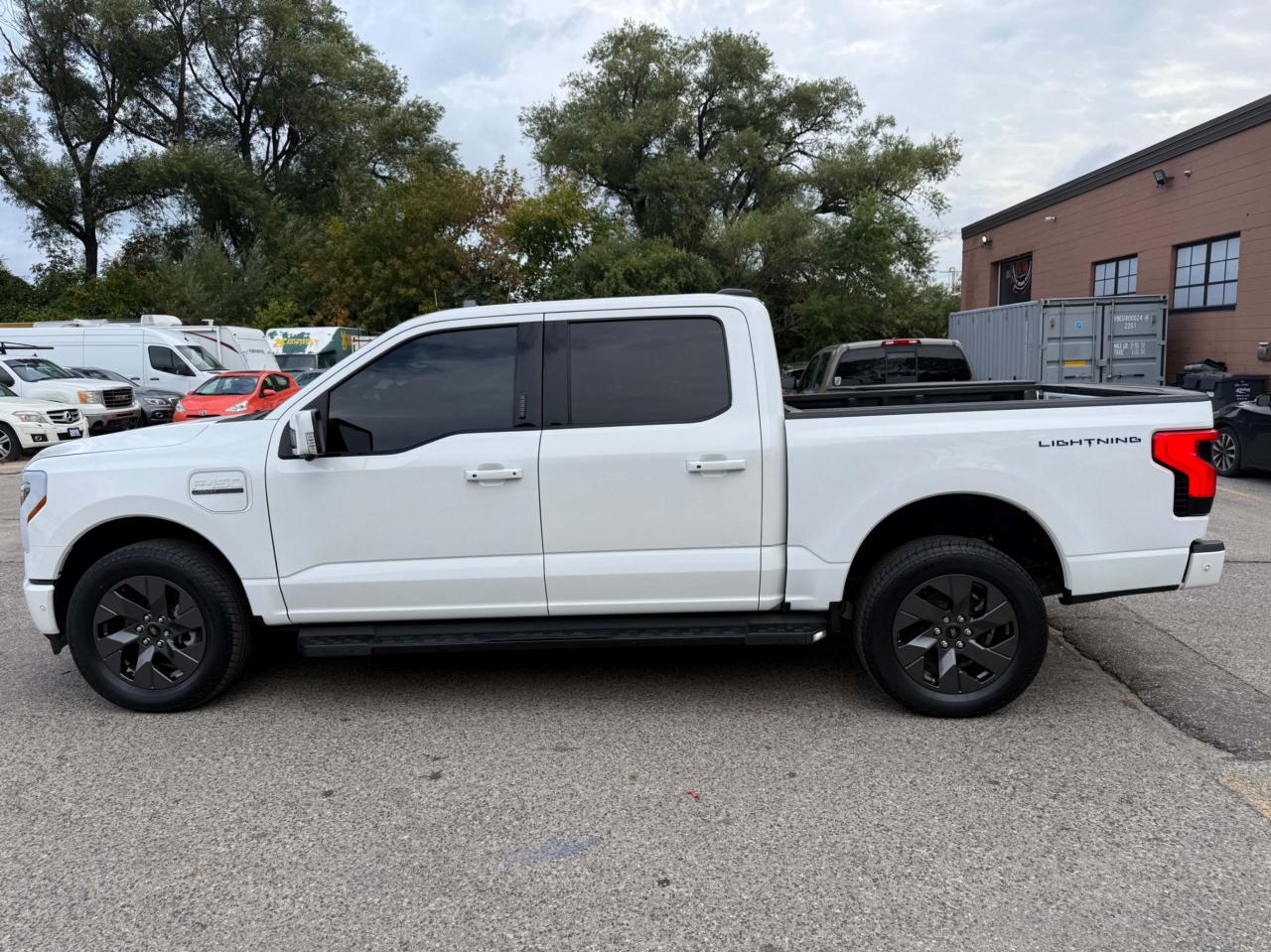2023 Ford F-150 Lightning Lariat 4WD SuperCrew 5.5' Box Photo2