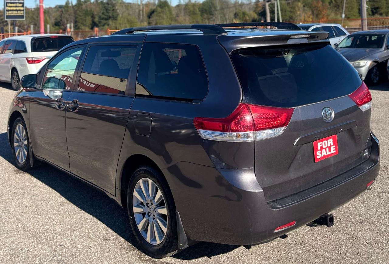 2013 Toyota Sienna LE - Photo #4
