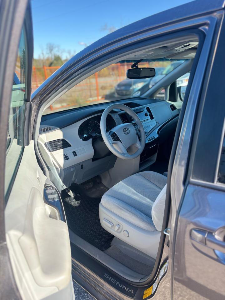 2013 Toyota Sienna LE - Photo #9