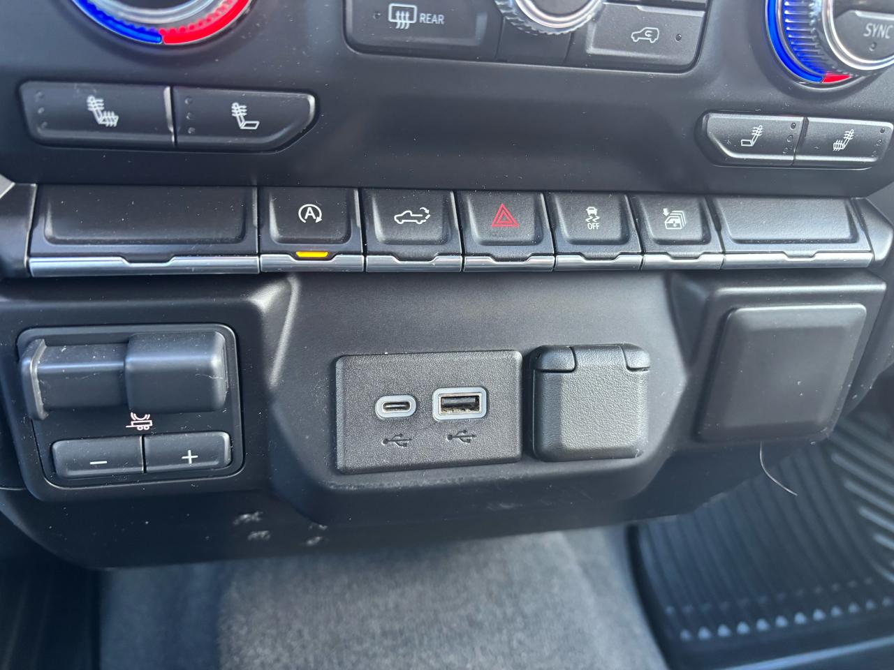 2021 GMC Sierra 1500 SLE, Crew Cab 4X4, 6 1/2 foot box, Loaded. - Photo #11