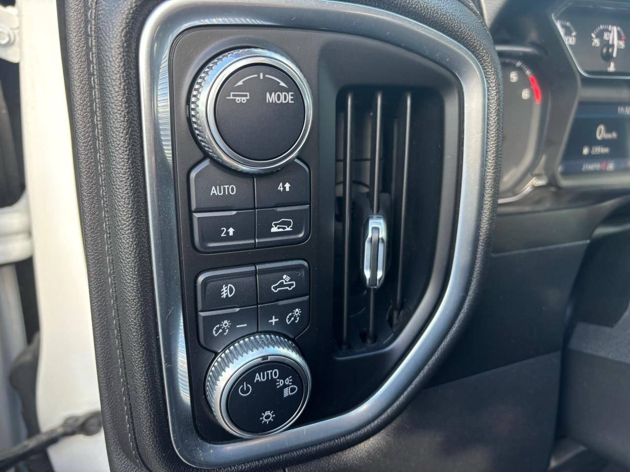 2021 GMC Sierra 1500 SLE, Crew Cab 4X4, 6 1/2 foot box, Loaded. - Photo #15