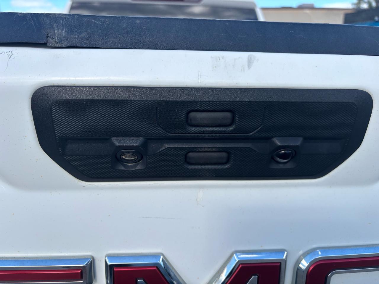 2021 GMC Sierra 1500 SLE, Crew Cab 4X4, 6 1/2 foot box, Loaded. - Photo #8