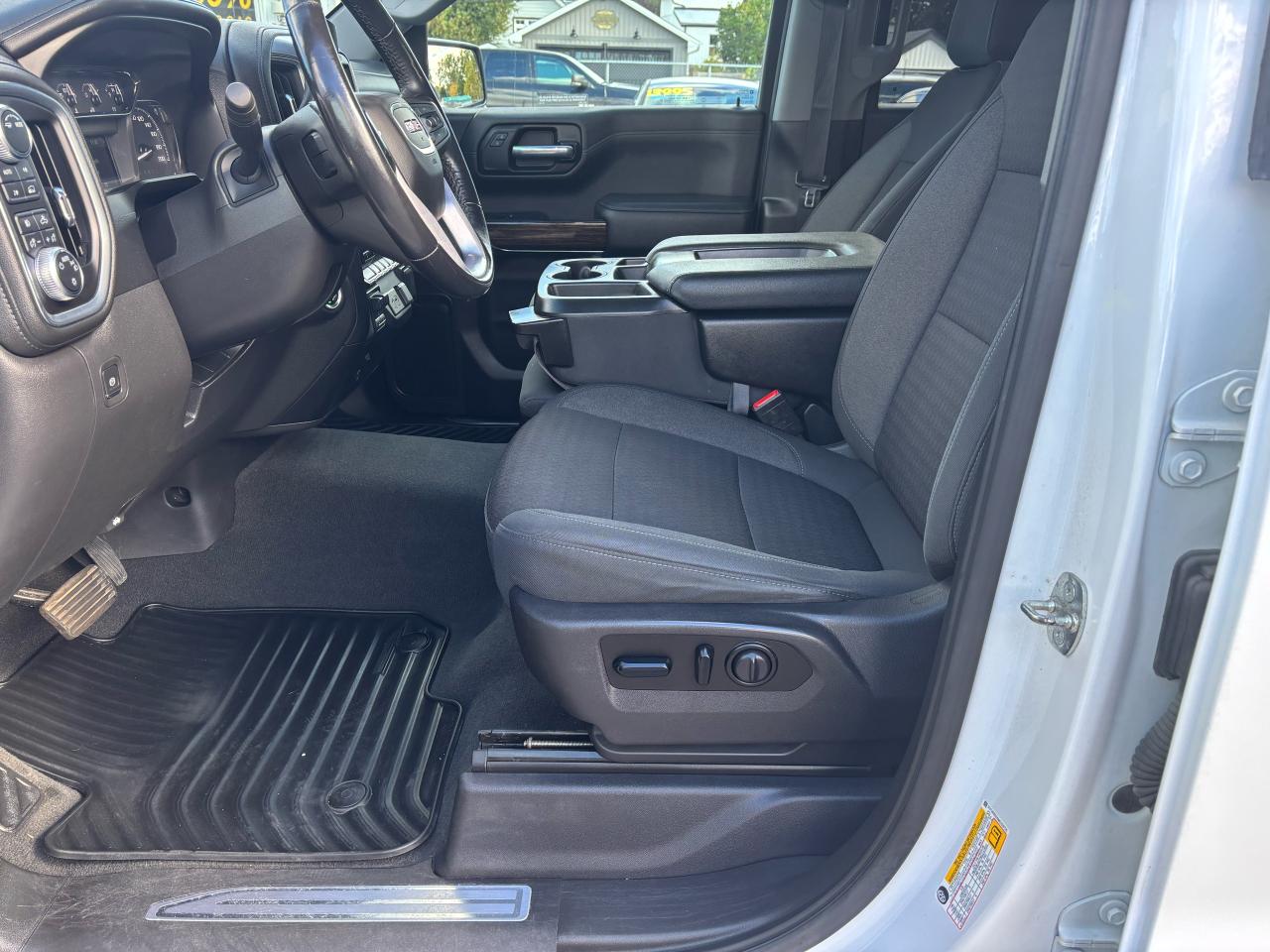 2021 GMC Sierra 1500 SLE, Crew Cab 4X4, 6 1/2 foot box, Loaded. - Photo #17