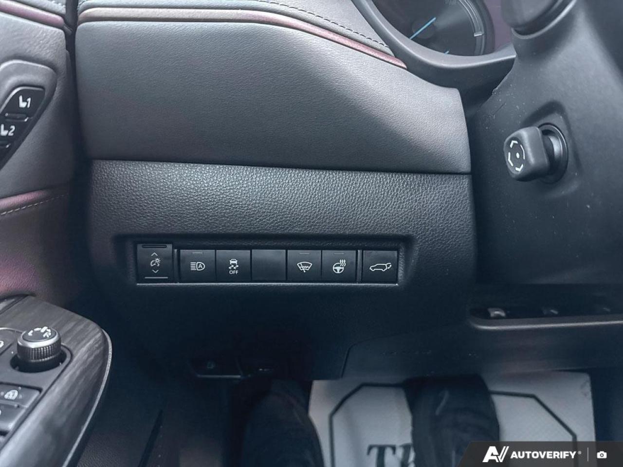 2021 Toyota Venza XLE / NO ACCIDENTS / HYBRID / AWD / NAV / LEATHER Photo