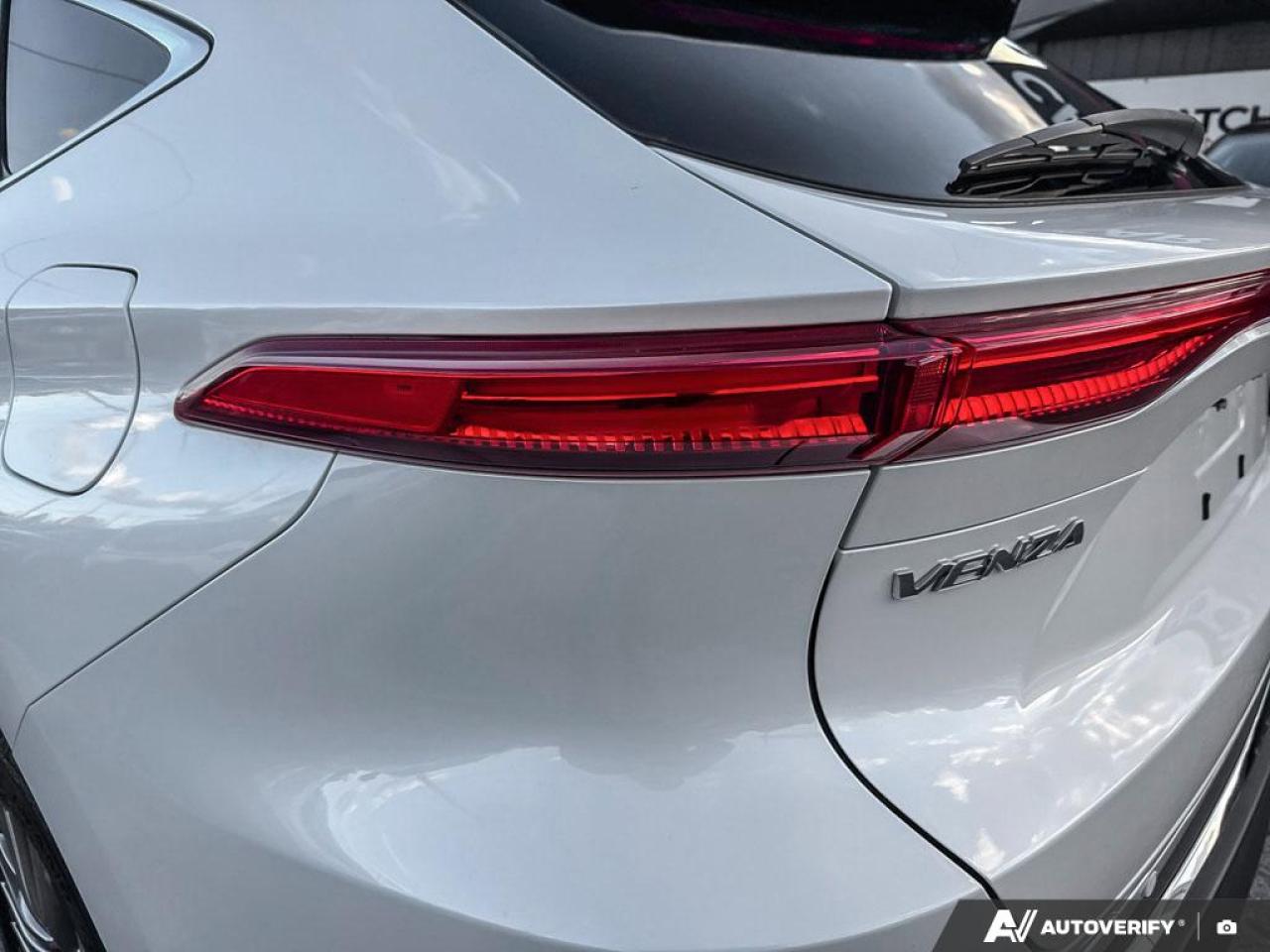 2021 Toyota Venza XLE / NO ACCIDENTS / HYBRID / AWD / NAV / LEATHER Photo