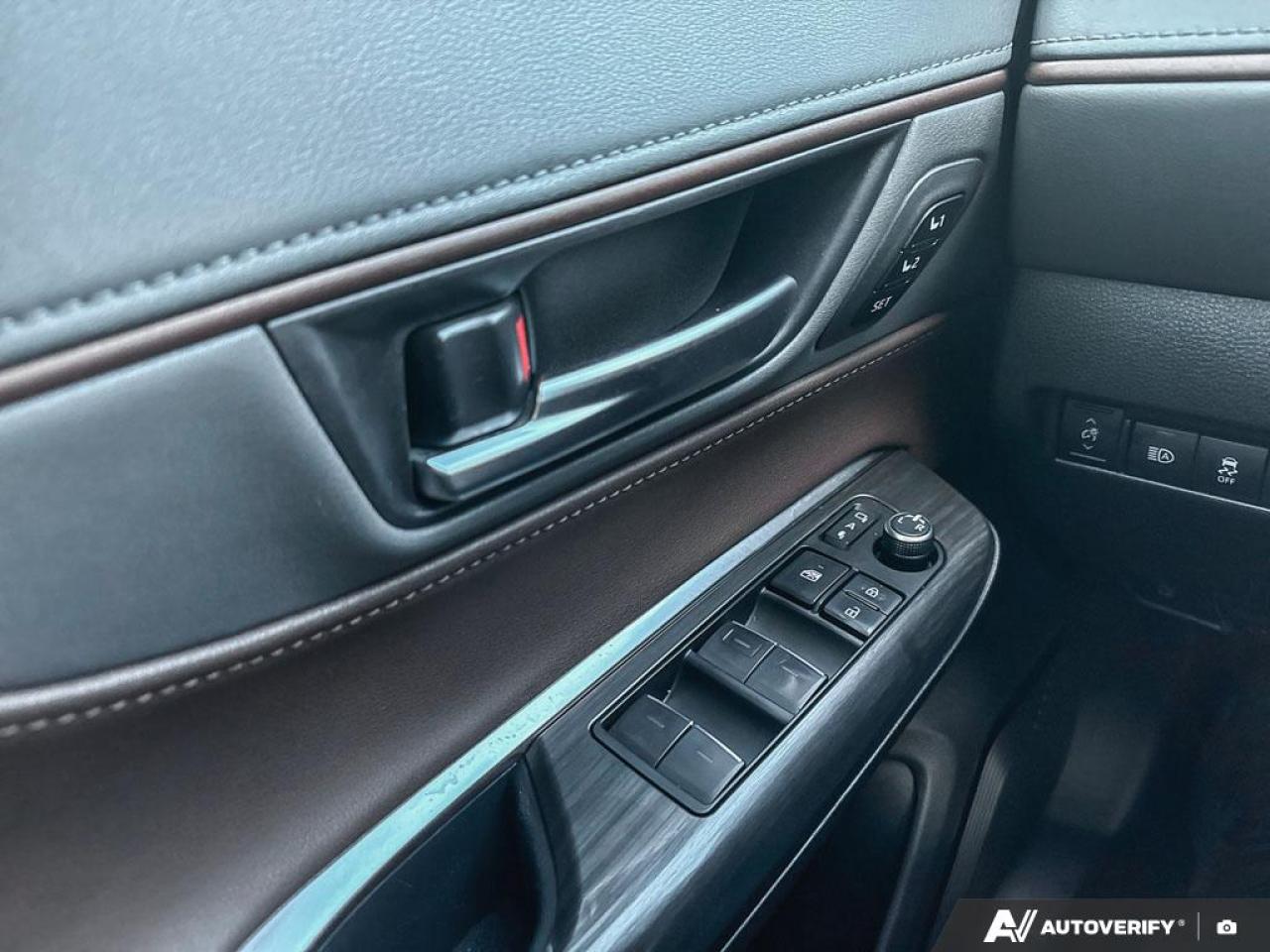 2021 Toyota Venza XLE / NO ACCIDENTS / HYBRID / AWD / NAV / LEATHER Photo