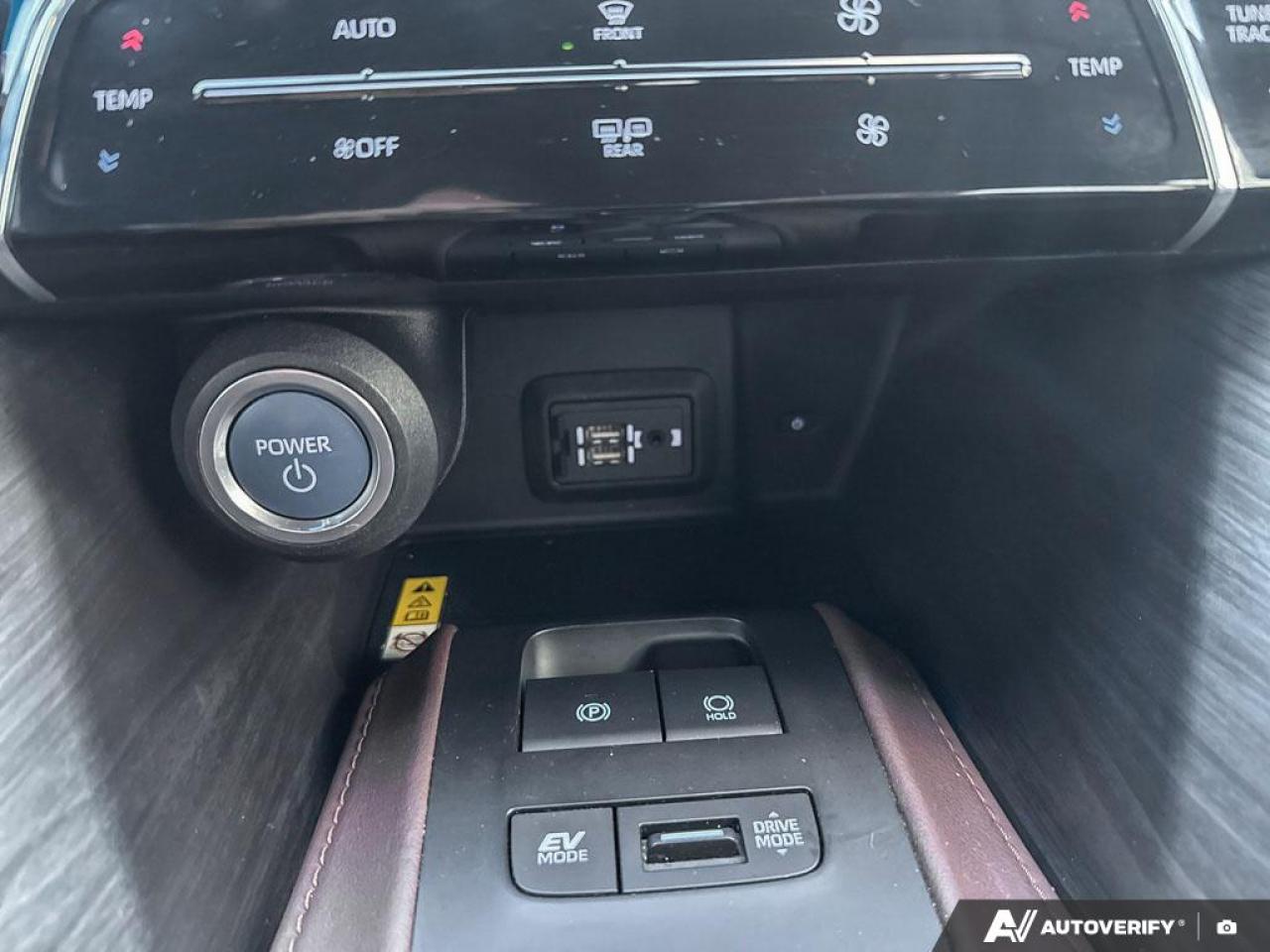 2021 Toyota Venza XLE / NO ACCIDENTS / HYBRID / AWD / NAV / LEATHER Photo