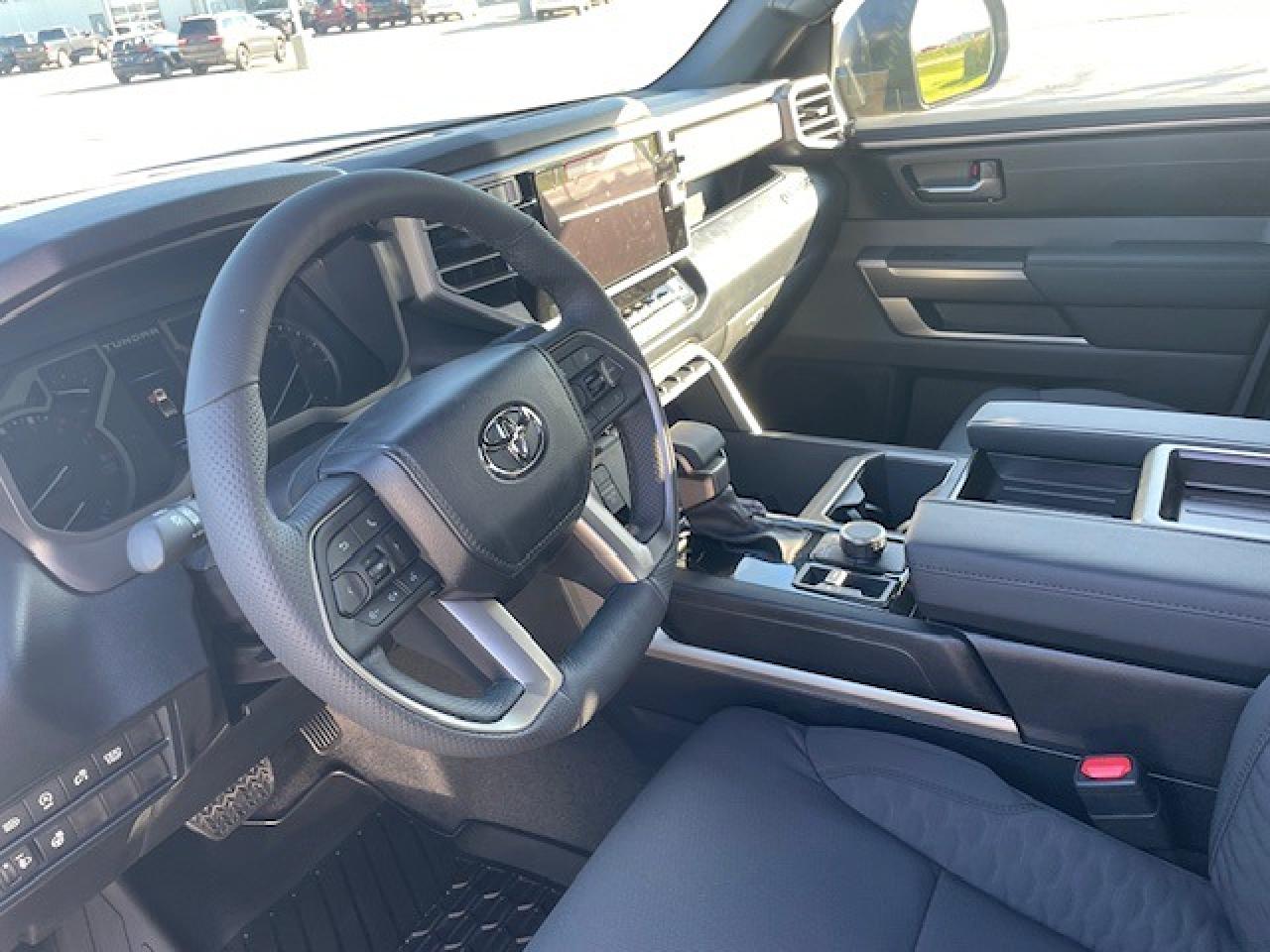 2026 Toyota Tundra SR5 CREWMAX Photo4