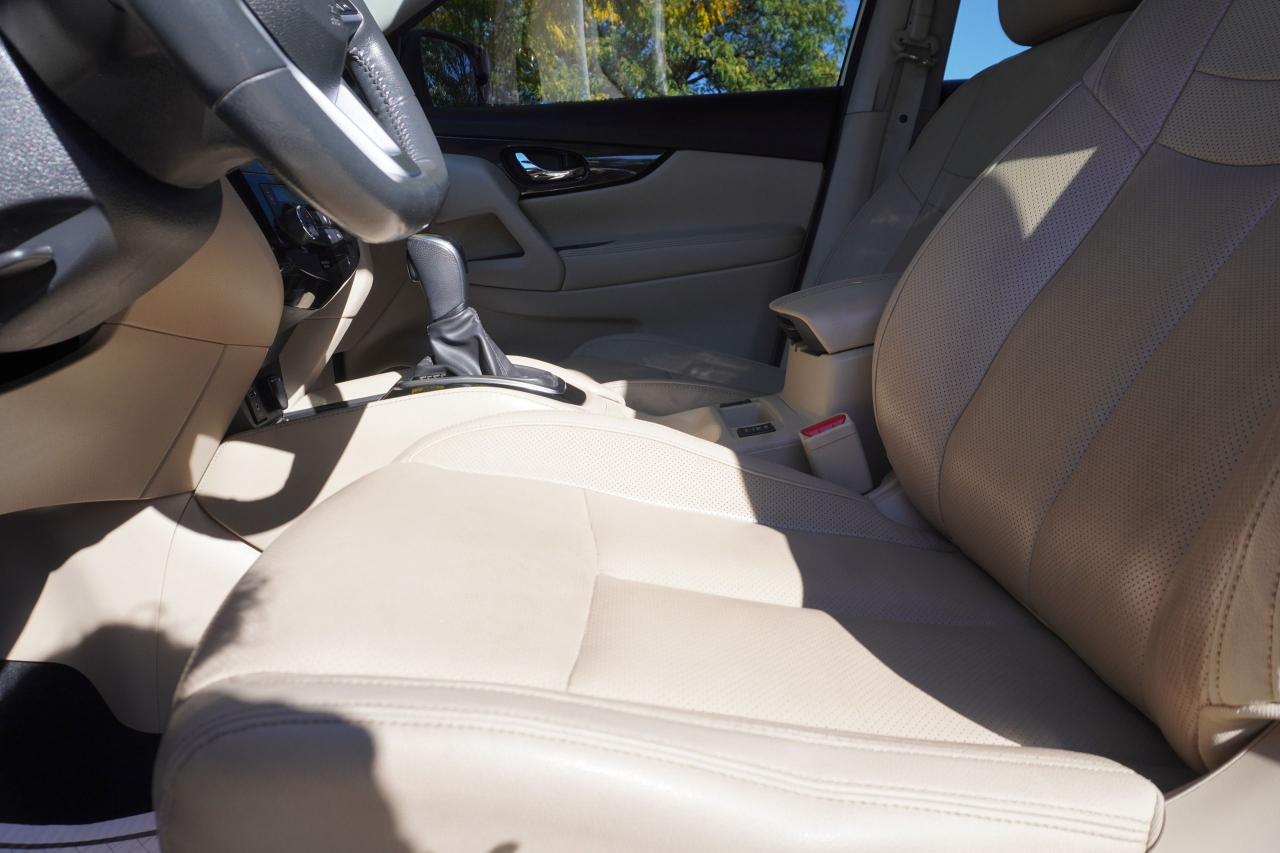 2017 Nissan Rogue PLATINUM / NO ACCIDENTS / STUNNING COMBO / LOADED Photo