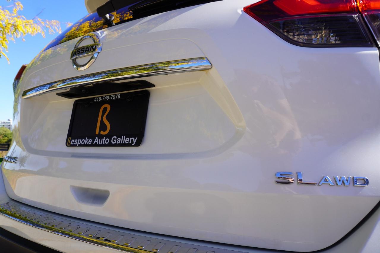 2017 Nissan Rogue PLATINUM / NO ACCIDENTS / STUNNING COMBO / LOADED Photo